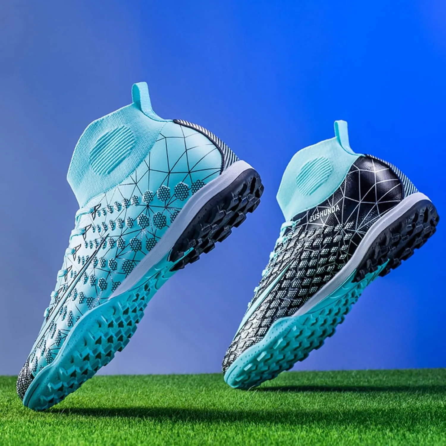 Men's High Top Breathable Soccer Shoes Outdoor Lightweight Wide Toe Students Grass Training Sneakers Outdoor Football Shoes